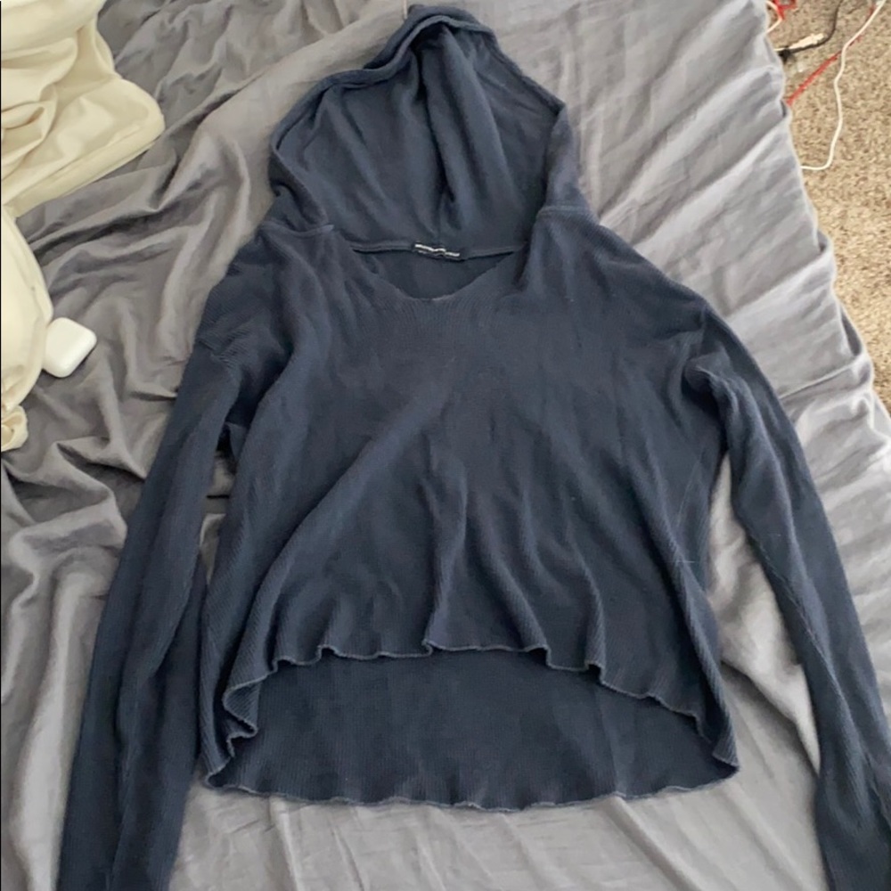 BRANDY MELVILLE CROPPED NAVY SWEATER